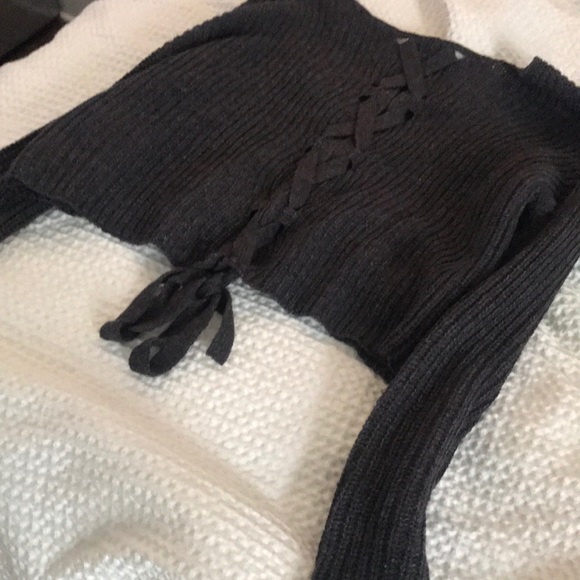 grey sweater with braided bow in the back - Picture 4 of 4